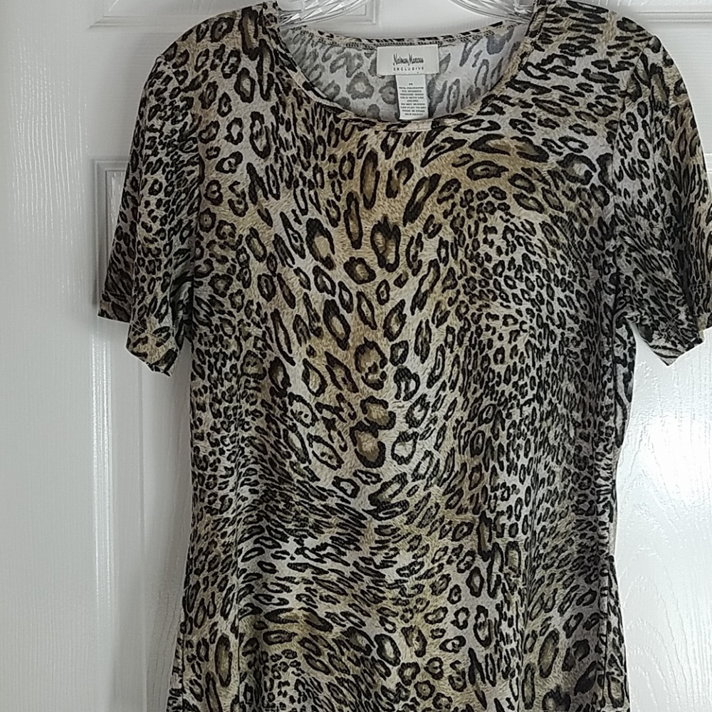 Neiman Marcus, 1-27, Animal Print Top, size M